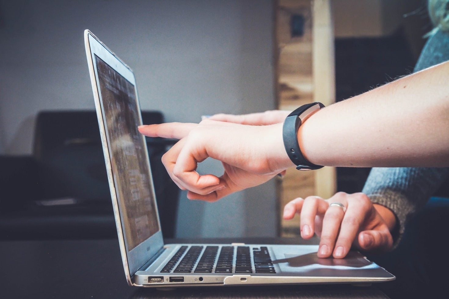 How to Spot the Best Deals Online